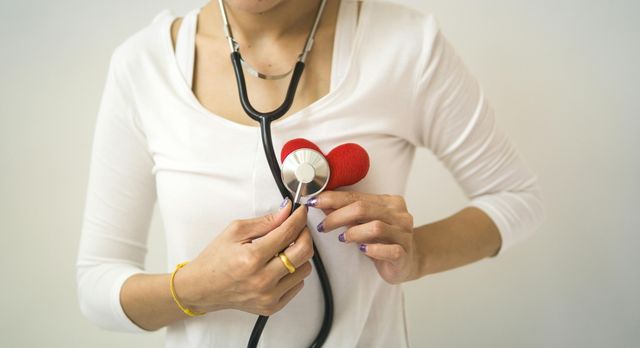 Insuffisance cardiaque : comment la détecter ? Les signes à reconnaître rapidement